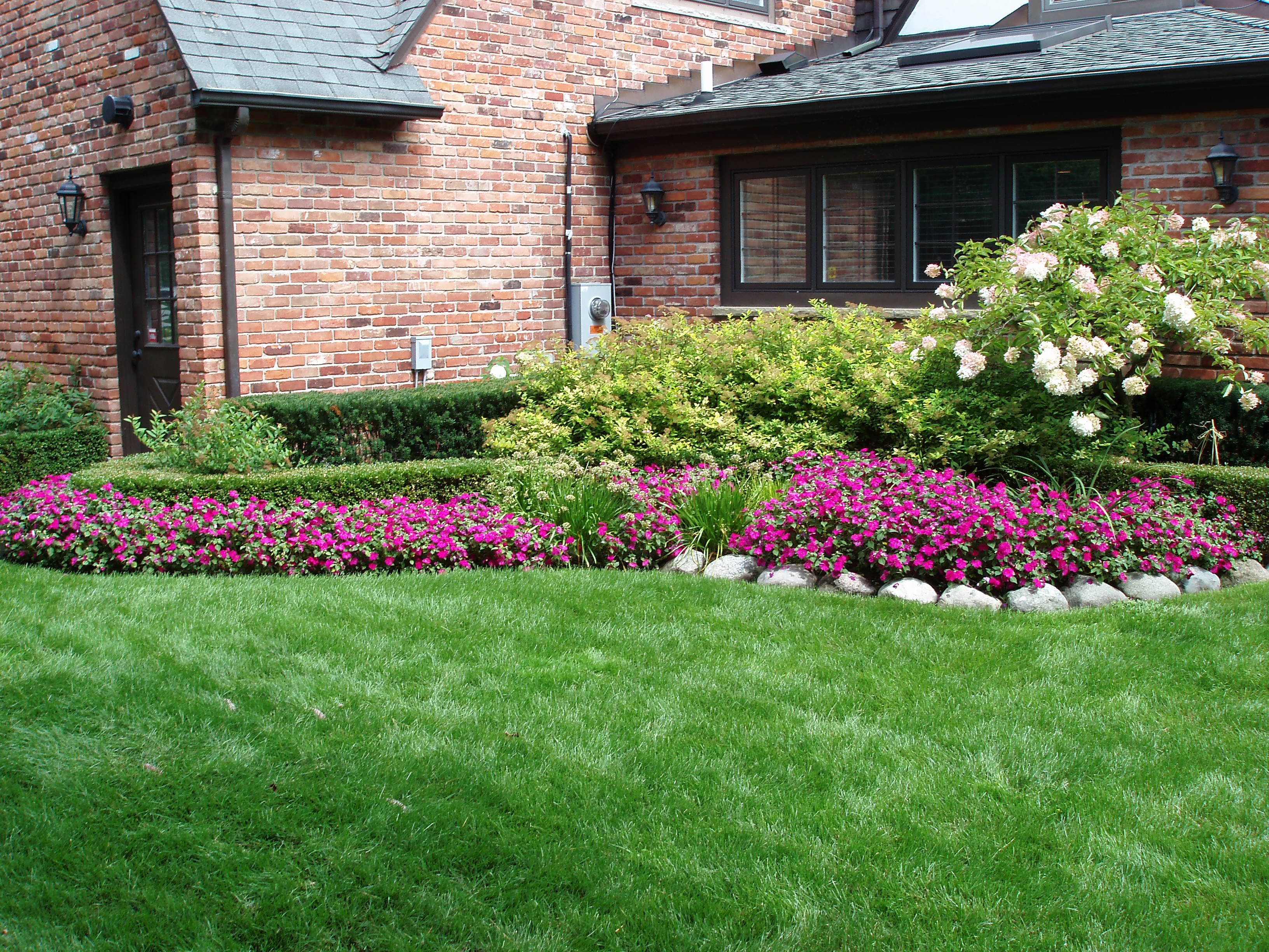 Small Front Yard Landscaping Ideas